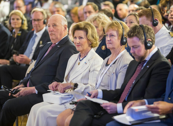 King Harald, Queen Sonja, Inger Solberg (Innovation Norge) and Minister of Trade and Industry Thorbjørn Røe Isaksen listen to speakers at the business seminar. Photo: Heiko Junge / NTB scanpix